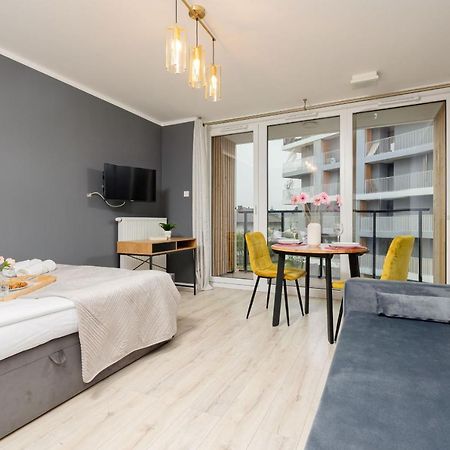 Studio With Balcony Warsaw Kokoryczki By Noclegi Renters Экстерьер фото