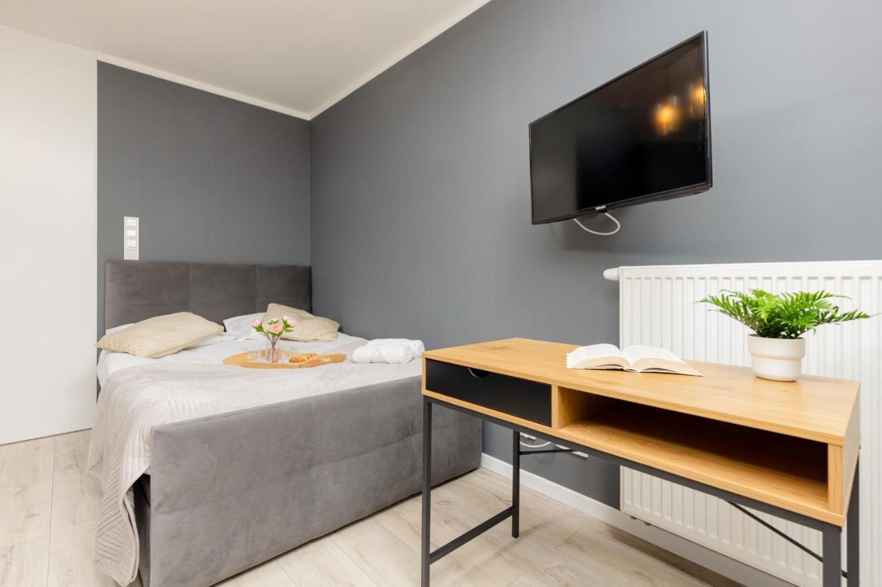 Studio With Balcony Warsaw Kokoryczki By Noclegi Renters Экстерьер фото