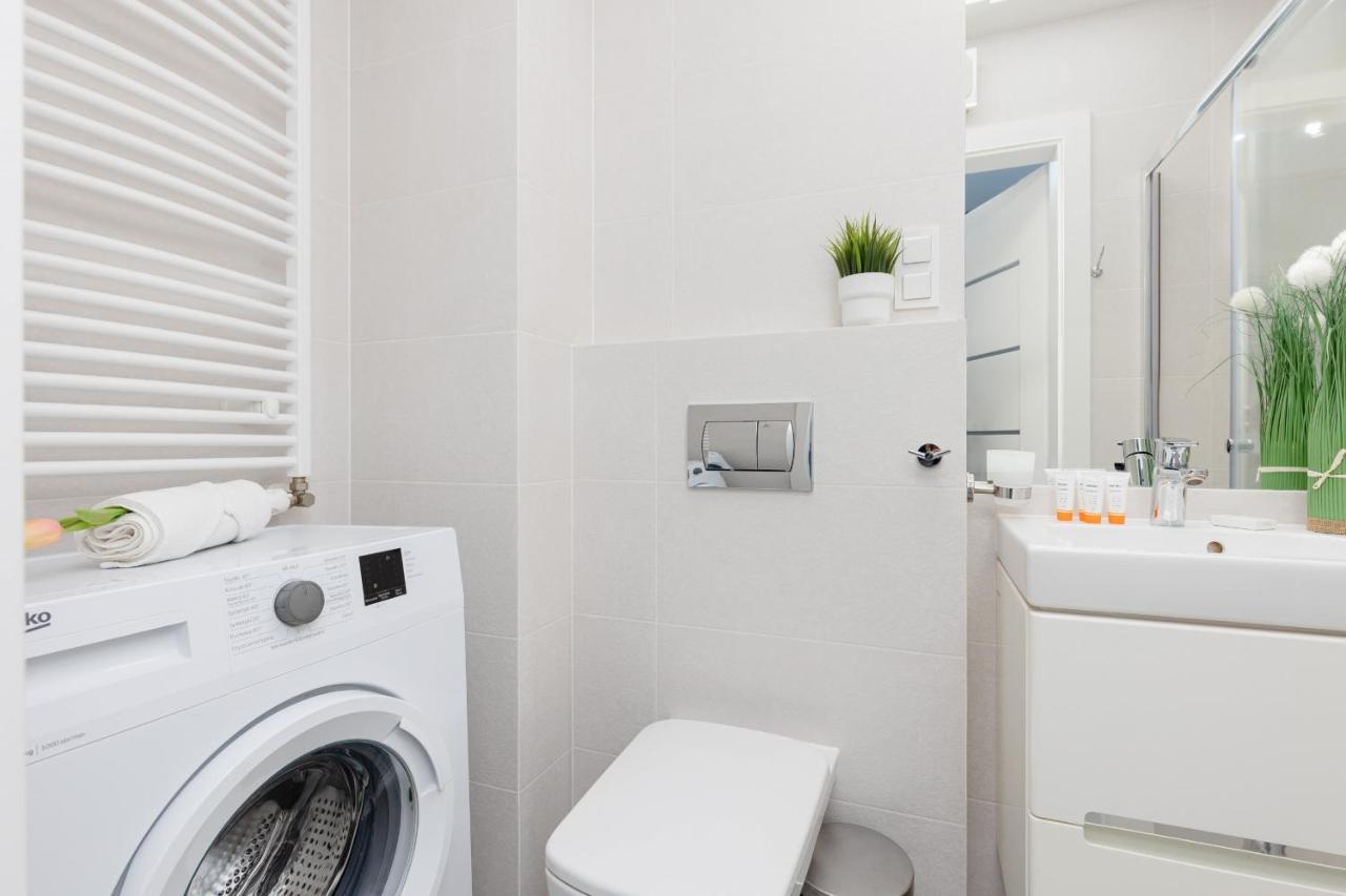 Studio With Balcony Warsaw Kokoryczki By Noclegi Renters Экстерьер фото