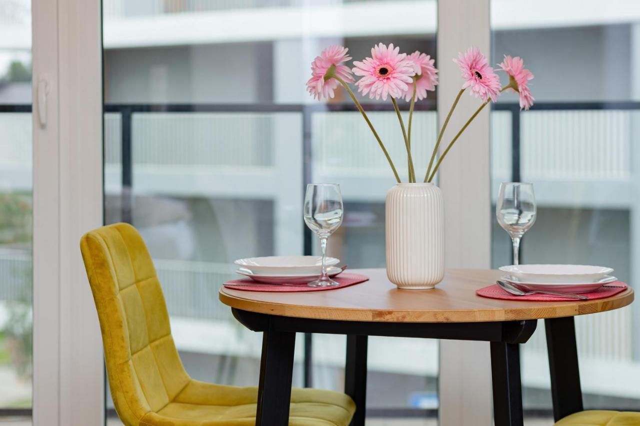 Studio With Balcony Warsaw Kokoryczki By Noclegi Renters Экстерьер фото