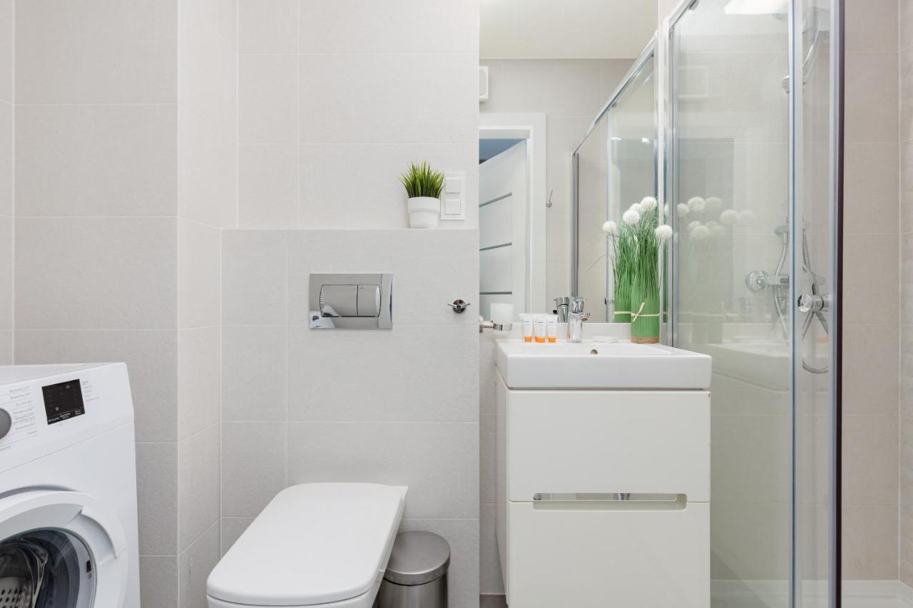 Studio With Balcony Warsaw Kokoryczki By Noclegi Renters Экстерьер фото
