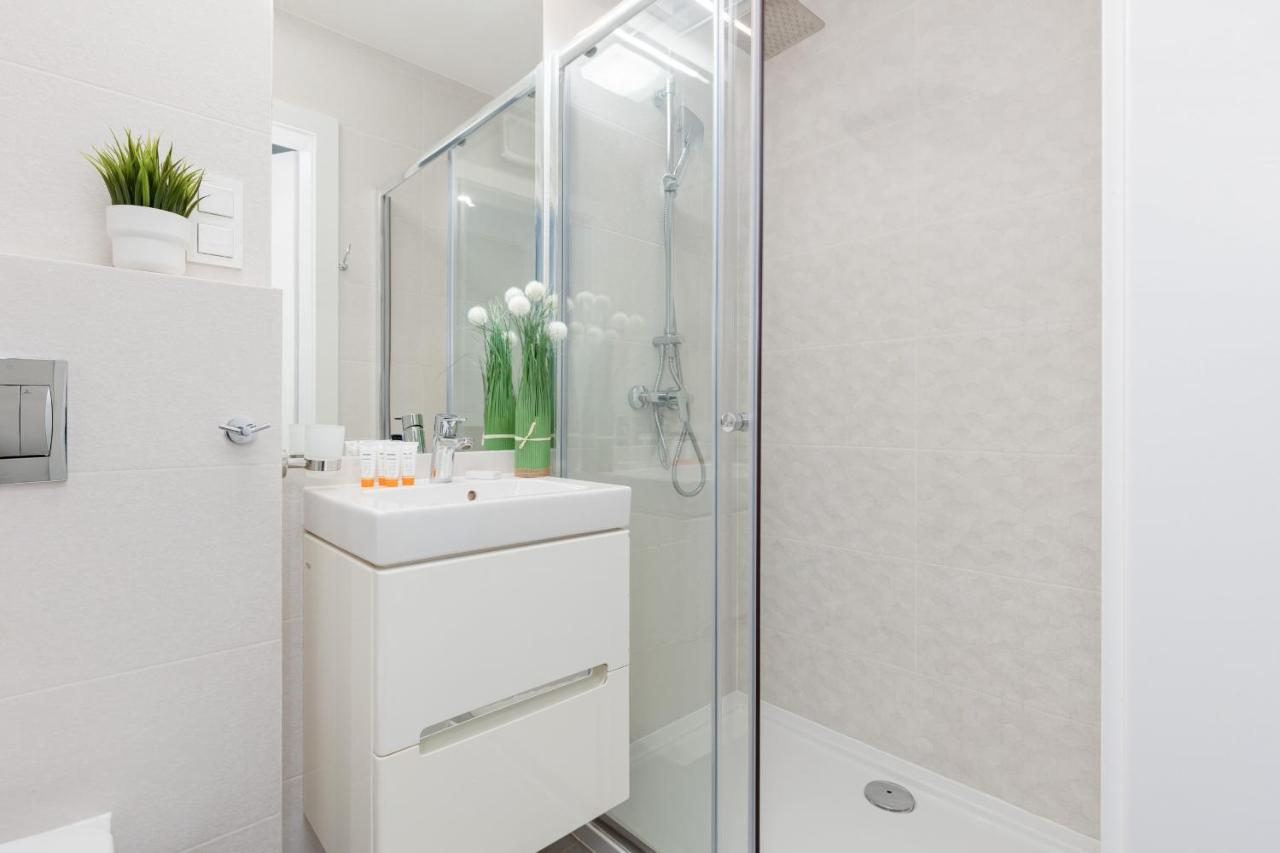 Studio With Balcony Warsaw Kokoryczki By Noclegi Renters Экстерьер фото